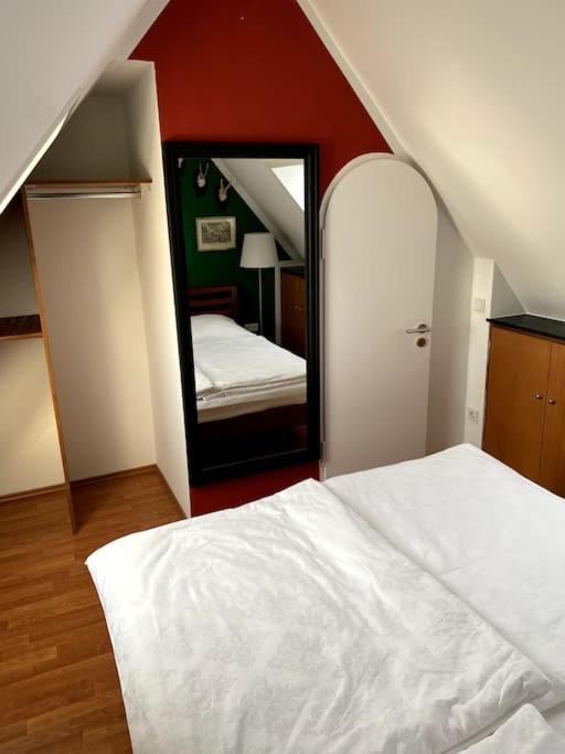 Super Zentral Begehrte Wohnlage Parkplatz Vor Haus Apartment Nuremberg Exterior photo